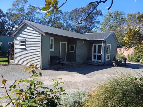 Arundel Bed & Breakfast | Relax at Magnolia Cottage B&B: Family-Friendly Stay