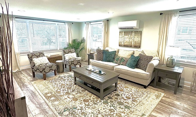 Lynchburg Cottage | Magnolia Cottage: Hot Tub & Gazebo Near Liberty University