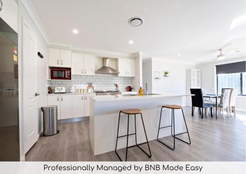 Dubbo House | Magnolia Entertainer: Cozy Firepit & Pet-Friendly Comfort