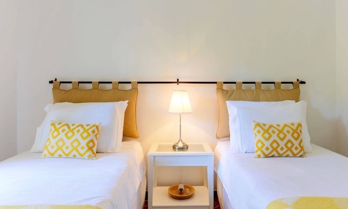 Praia del Rei House | Magnolia House: Oceanfront Bliss with Pool & Family Comfort