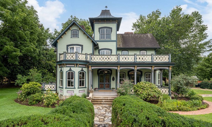 Hot Springs House | Magnolia House: Wheelchair Accessible with Breakfast Included