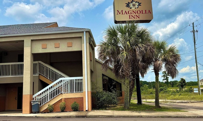 Hattiesburg Hotel | Budget-Friendly Stay at Magnolia Inn with Family Amenities