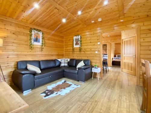 Camerton House | Magnolia Lodge: Guest Rated 10/10 with Pool & Pet Friendly