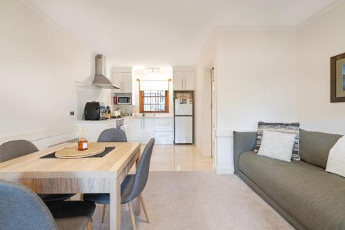 Battery Point Apartment | Discover Magnolia on Colville: A Brilliant 4-Star Retreat