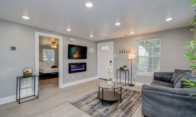 Greater East End House | Magnolia Park Urban Retreat: Pet-Friendly Oasis with Yard