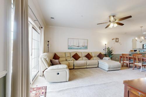 Central Myrtle Beach Apartment | Cozy Magnolia Point Apartment with Pool & Family Amenities