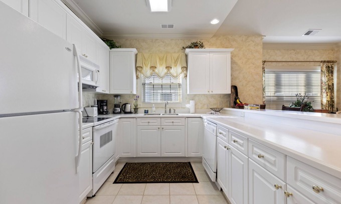 Central Myrtle Beach Condo | Guest Rated 10/10: Magnolia Pointe with Pool & Breakfast