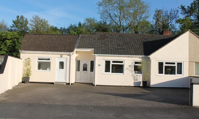 Coalpit Heath House | Family-Friendly Magnolia Self Contained Suites with Top Ratings