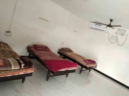Gujarat House | Mahadev Guest House