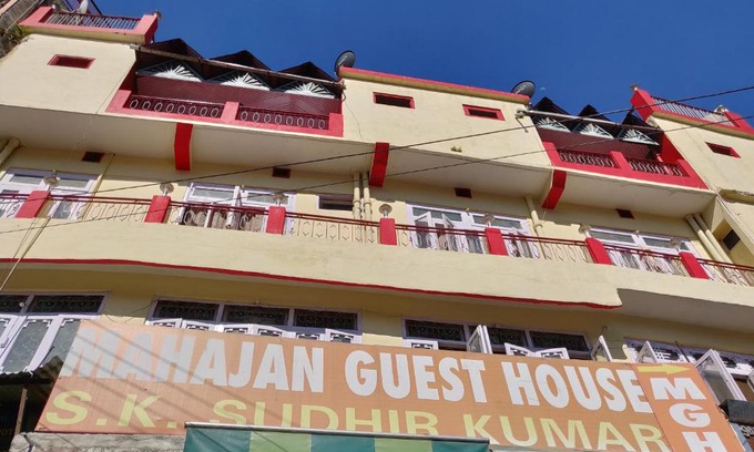Chamba House | Cozy Mahajan Guest House: Family-Friendly Retreat