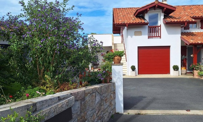 Ainhoa House | Kid-Friendly Gîte Mahastian in Ainhoa Awaits Your Stay