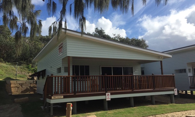 Maheno House | Experience Maheno Cottages "Yenningee Bora" with Ocean Views