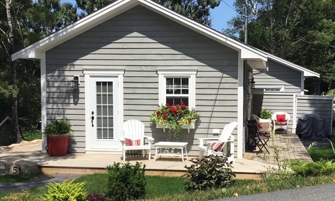 Mahone Bay House | Discover Mahone Bay Hide-Away: Guest Rated 10/10 with Breakfast