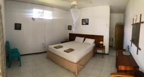 Maluku Islands Resort | Cozy Mahu Lodge: Pet-Friendly with Pool and Breakfast