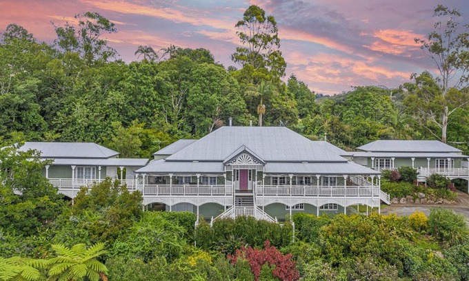 Mount Glorious Cabin | Oceanfront Maiala Park Lodge - Rated 9.5/10 by Guests