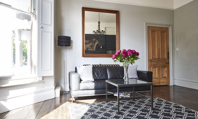 Little Venice Apartment | Elegant 2 Bedroom Apartment in Maida Vale, Westminster