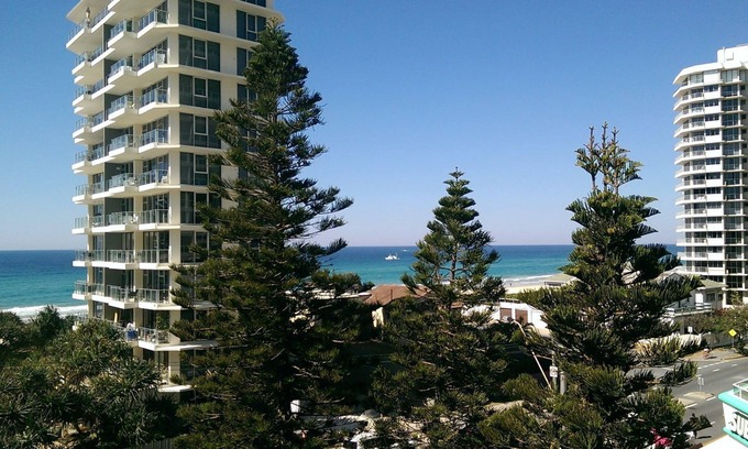 Main Beach Apartment | Ocean View Retreat at Main Beach: Guest Rated 10/10