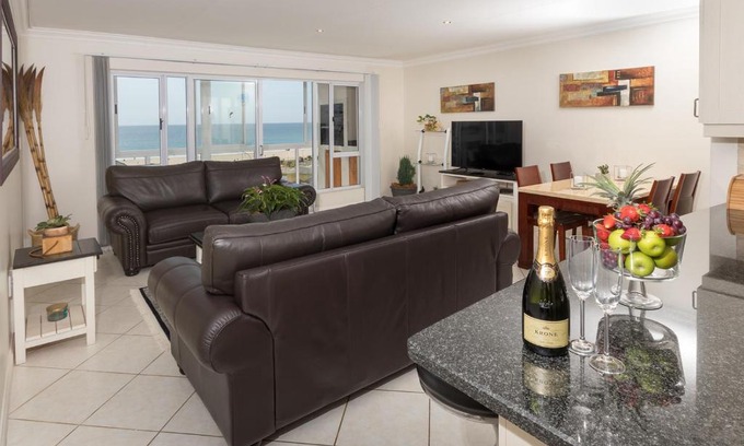 Jeffreys Bay Apartment | Oceanfront Main Beach Penthouse with Exceptional Amenities