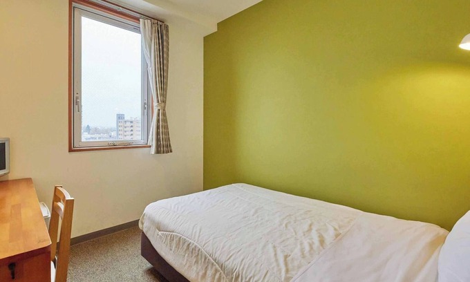 Kumagaya Hotel | Comfortable Semidouble Room with Free WiFi in Kumagaya