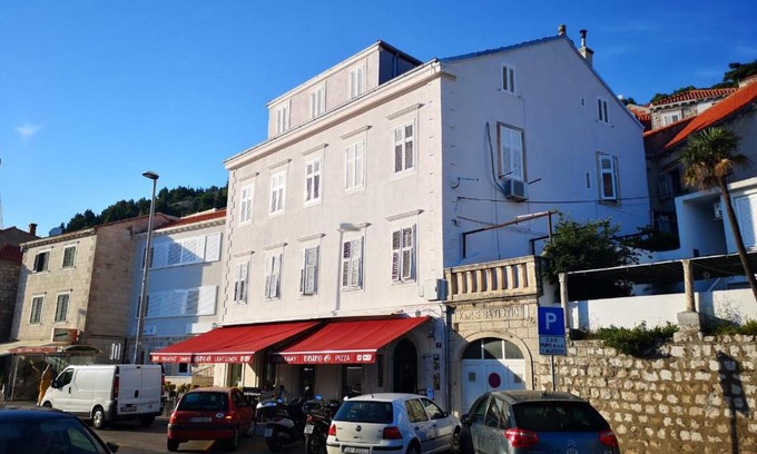 Gruz House | Convenient Rooms Near Main Bus Station with Family Amenities