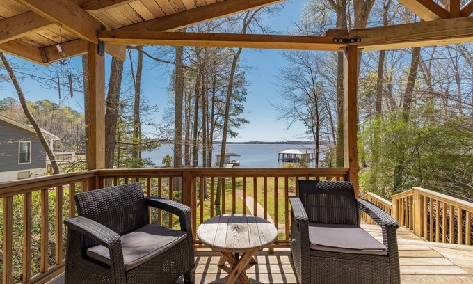 Wildwood Point Cottage | Experience MAIN LAKE Cove: Lake View with Sandy Beach