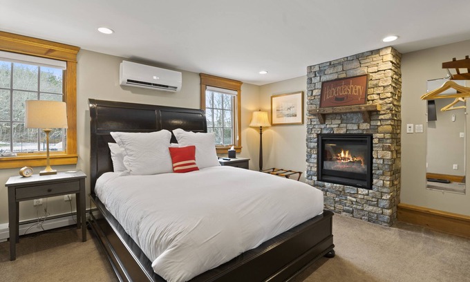 West Dover Hotel | Discover Suite 204 at Main Lodge with Pool & Breakfast