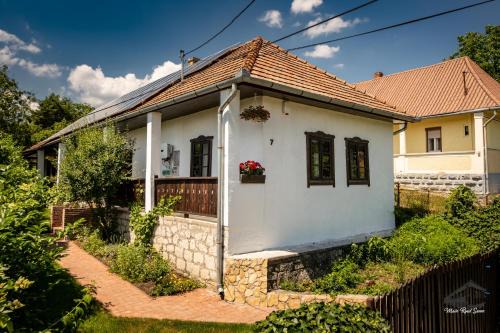 Fuzerradvany Apartment | Experience Comfort at Main Road Seven Vendégház - 9.7 Rated