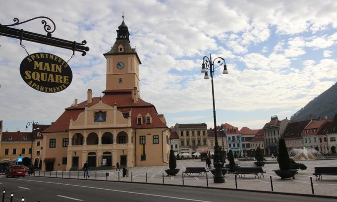Brasov City Centre Apartment | Budget-Friendly Main Square Apartments for Families