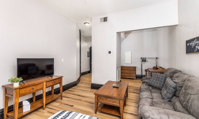 Dubuque Apartment | Cozy Main St. Studio with Kitchen & Breakfast Included