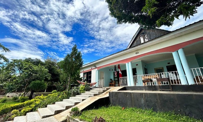 Senga House | Cozy Main Stream Beach Villa with Ocean View & Private Beach