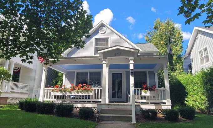 Harbor Springs House | Renovated Main Street Home with Ocean Views & Pool Access