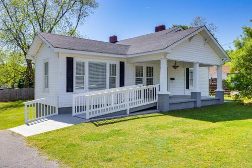 Pine Mountain House | Delightful Main Street Home Near Callaway Gardens
