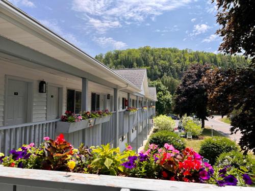 Fish Creek Hotel | Exceptional Stay at Main Street Motel with Family-Friendly Amenities