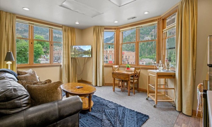 Ouray Apartment | Top-Rated Main Street Retreat with Scenic Views & Kitchen