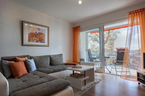 Unteruhldingen Apartment | Guest Rated 9.5: Family-Friendly Mainaublick Awaits