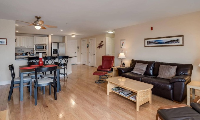 Old Orchard Beach Condo | Oceanfront Beach Condo in Maine with Pool & Spa Amenities
