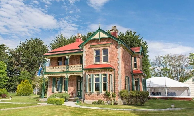 Conical Hill House | Discover Mainholm Lodge: Your Perfect Escape Awaits