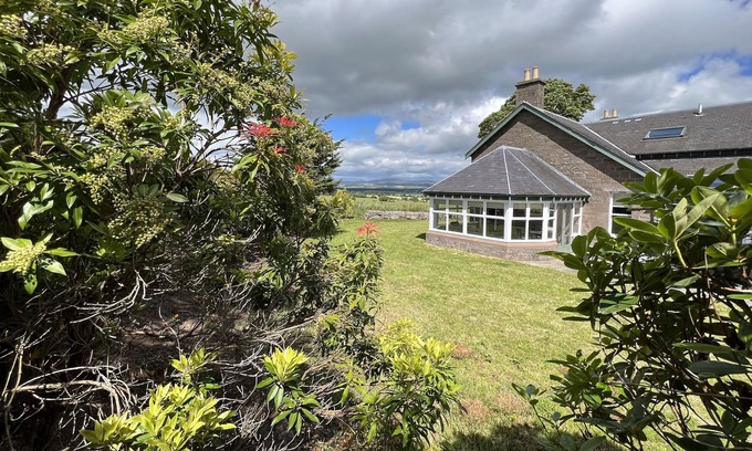 Forfar Cottage | MAINS OF FOFFARTY, pet friendly, country holiday cottage in Glamis