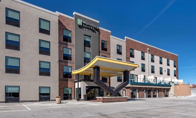 Colorado Springs Hotel | Discover MainStay Suites Colorado Springs East - Family Friendly