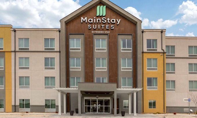 Carlsbad Hotel | Discover MainStay Suites Carlsbad South: Family-Friendly Stay