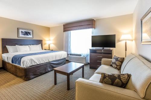 Emerson Hotel | Pet-Friendly MainStay Suites Cartersville with Pool Access