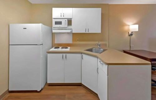 Hillside Hotel | Comfortable MainStay Suites in Chicago Hillside for All