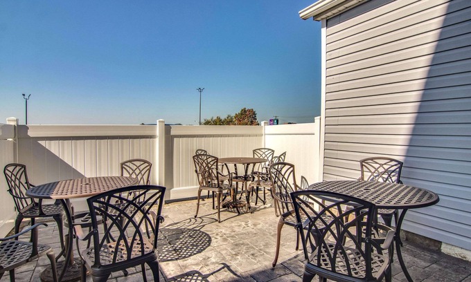 Clarion Hotel | Comfortable MainStay Suites in Clarion, PA near I-80