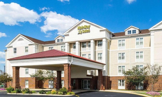 Dover Hotel | Comfortable Mainstay Suites Dover: Pet-Friendly & Family Ready