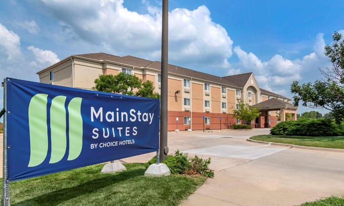 Emporia Hotel | Comfortable Stay at MainStay Suites Emporia, Pet Friendly