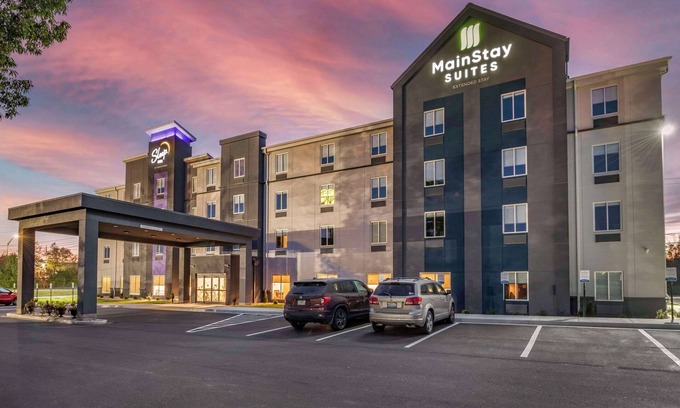 Georgetown Hotel | Inviting MainStay Suites: Family-Friendly & Poolside Amenities