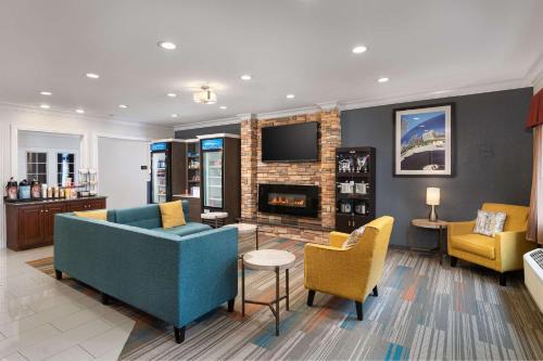 Joliet Hotel | Pet-Friendly Getaway at MainStay Suites Joliet I-55