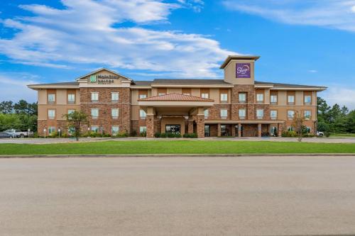 Lufkin Hotel | Comfortable MainStay Suites Lufkin with Pool & Breakfast