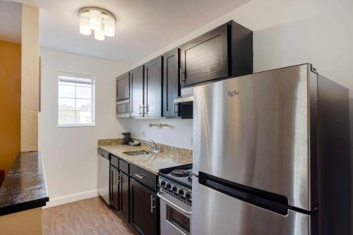 Mount Laurel Hotel | Pet-Friendly MainStay Suites Mt Laurel - Family Welcomes You