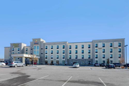 Sun Valley Hotel | Convenient MainStay Suites Near Denver Downtown with Pool